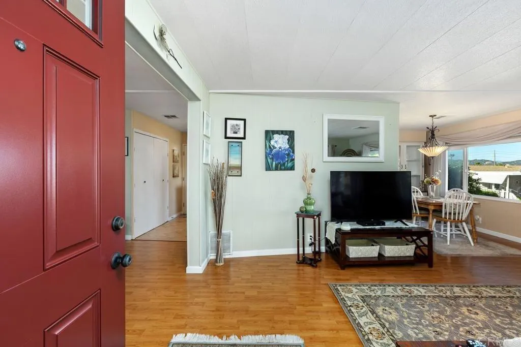 https://cdn.realtyfeed.com/cdn/127/306670720/2b93ea88659c3b4aec6337f69723c762.webp