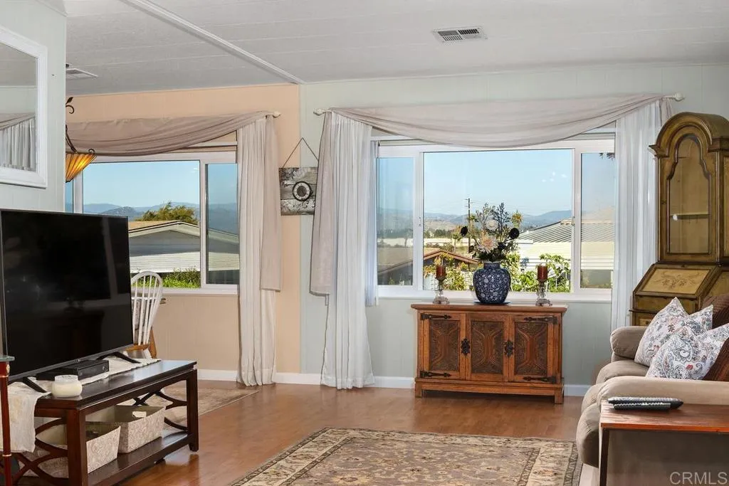 https://cdn.realtyfeed.com/cdn/127/306670720/41de74cf08303a3f9d512983deb8cc89.webp