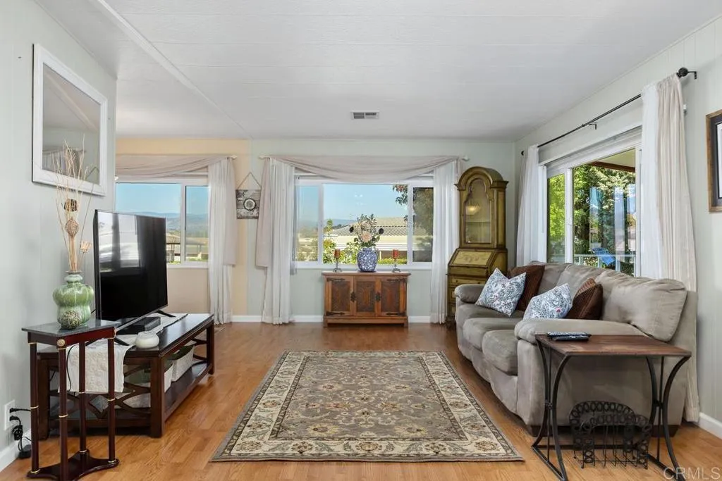 https://cdn.realtyfeed.com/cdn/127/306670720/ccd676767ab6286bbdb54ae5b1fb7035.webp