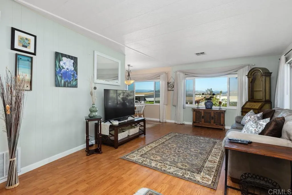 https://cdn.realtyfeed.com/cdn/127/306670720/e3d0c9d0d9adde41600df285971fc3c6.webp