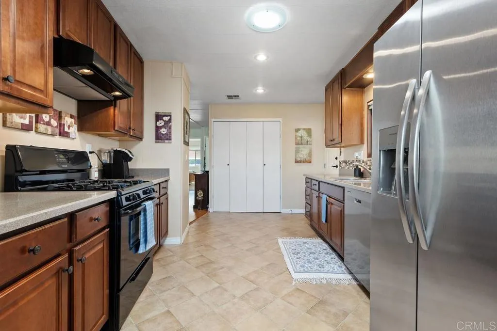 https://cdn.realtyfeed.com/cdn/127/306670720/ed0da562768222879e926ef48bae3595.webp