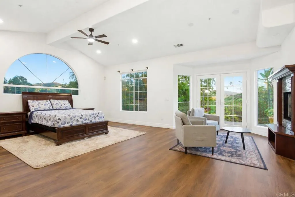 https://cdn.realtyfeed.com/cdn/127/306670765/51b31a70aa474e48ce3dd359a07c69d5.webp