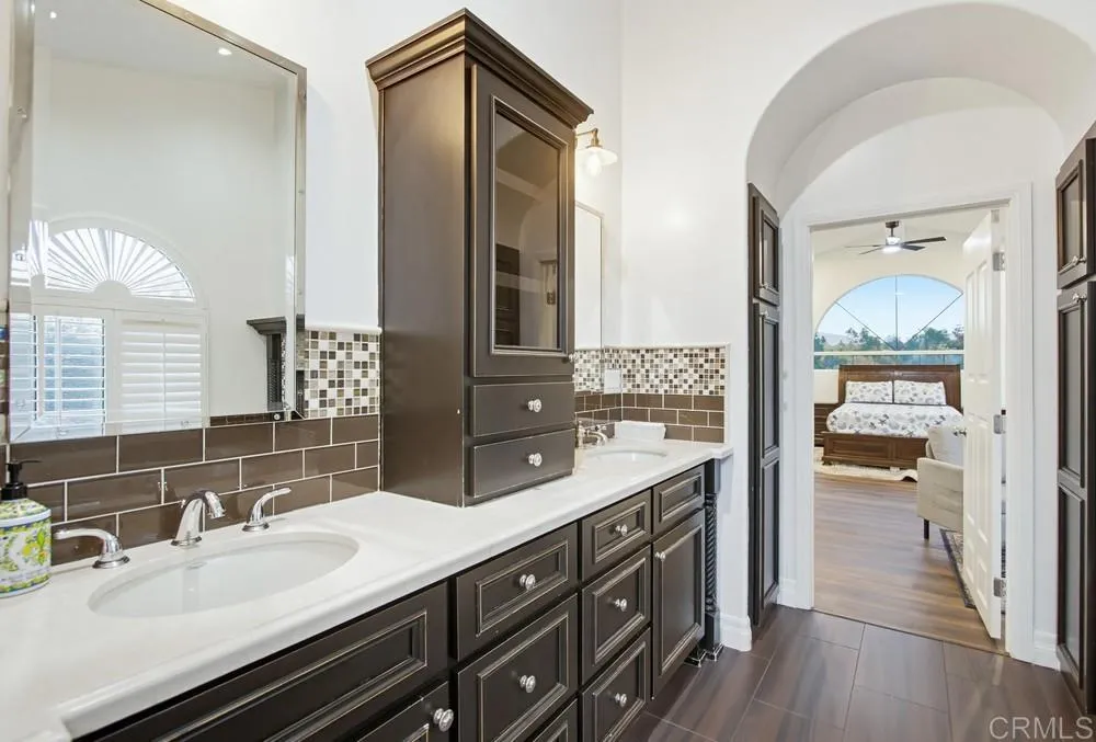 https://cdn.realtyfeed.com/cdn/127/306670765/81909dd5bf4b4af9c011d721394751ec.webp