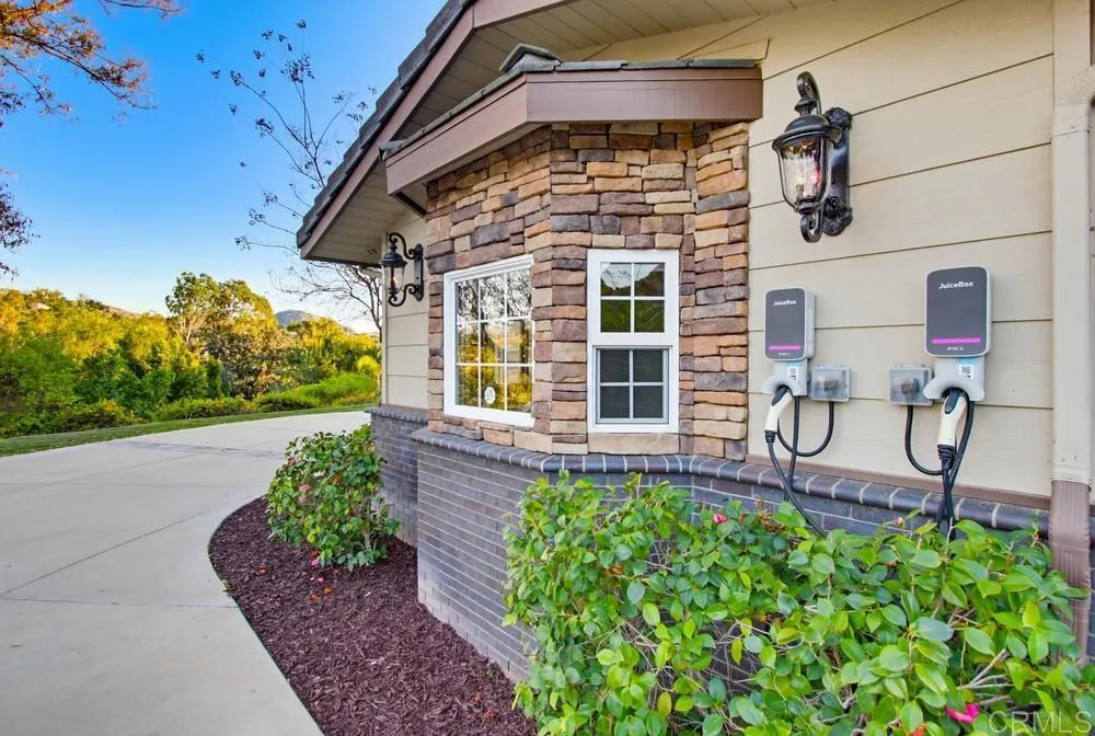 https://cdn.realtyfeed.com/cdn/127/306670765/e5cdf576be11b81742f896be824deda1.webp