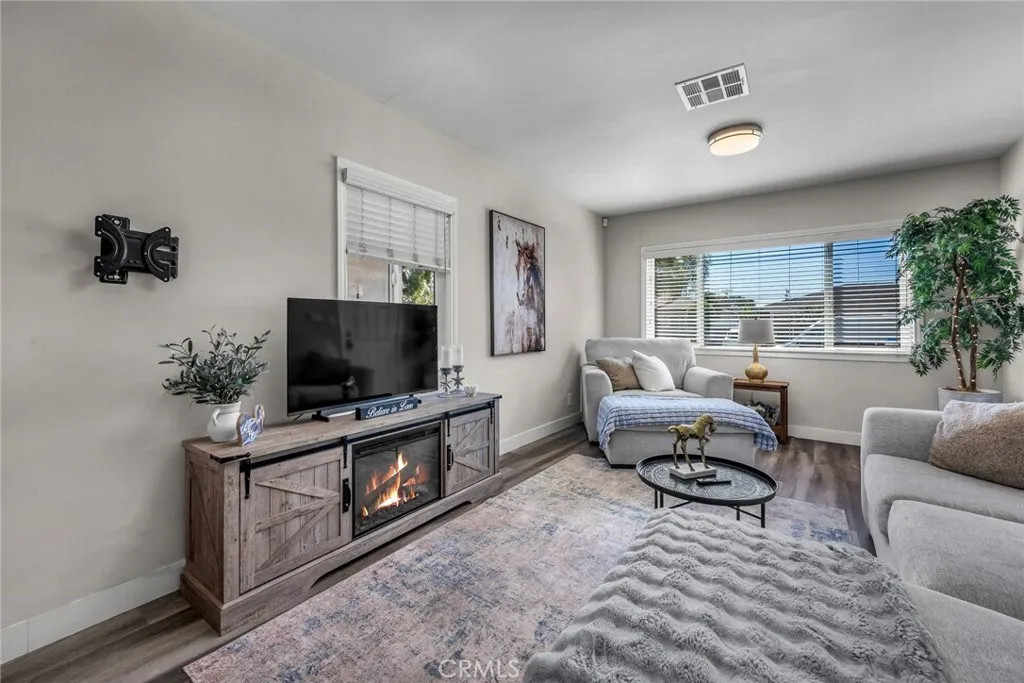 Hawthorne, CA 90250
