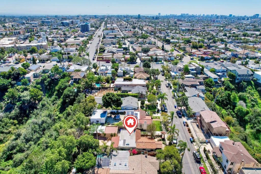 https://cdn.realtyfeed.com/cdn/127/306670925/074720bd8553765740154a79d036a274.webp