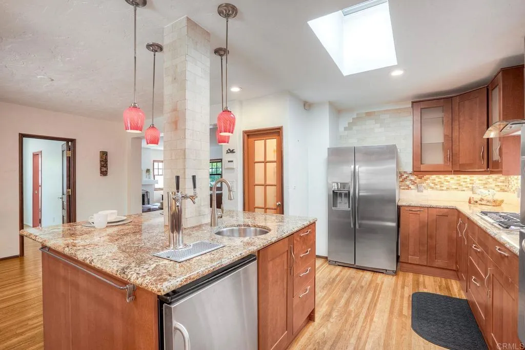 https://cdn.realtyfeed.com/cdn/127/306670925/143b03e94e5cf09936eb6aea019e79d7.webp