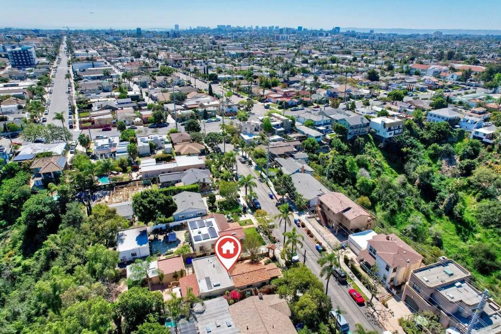 https://cdn.realtyfeed.com/cdn/127/306670925/83a4ed33ae73f2bcd8b70e2d4d916281.webp