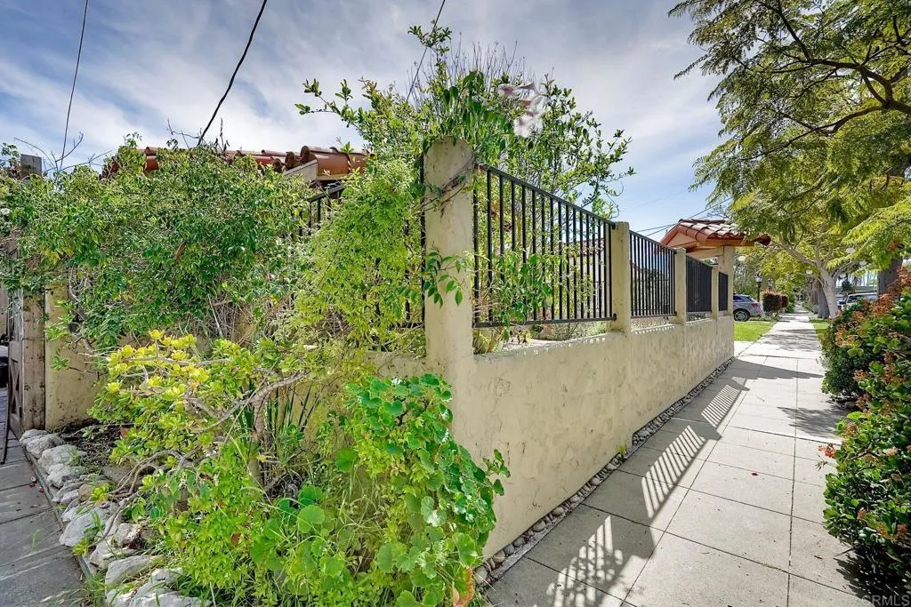 https://cdn.realtyfeed.com/cdn/127/306670925/e61651f138367a957357aee0a1077b50.webp