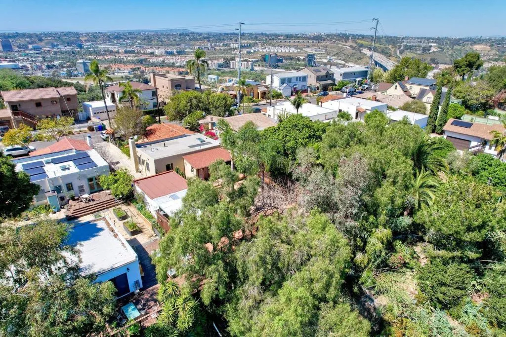 https://cdn.realtyfeed.com/cdn/127/306670925/f83bf65f1f594c46f277a583ed783f51.webp