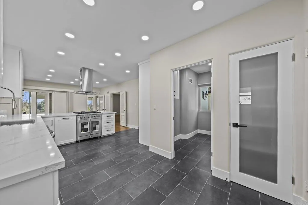 https://cdn.realtyfeed.com/cdn/127/306670987/667767f34054f7361ccaaef54c4ed8b0.webp