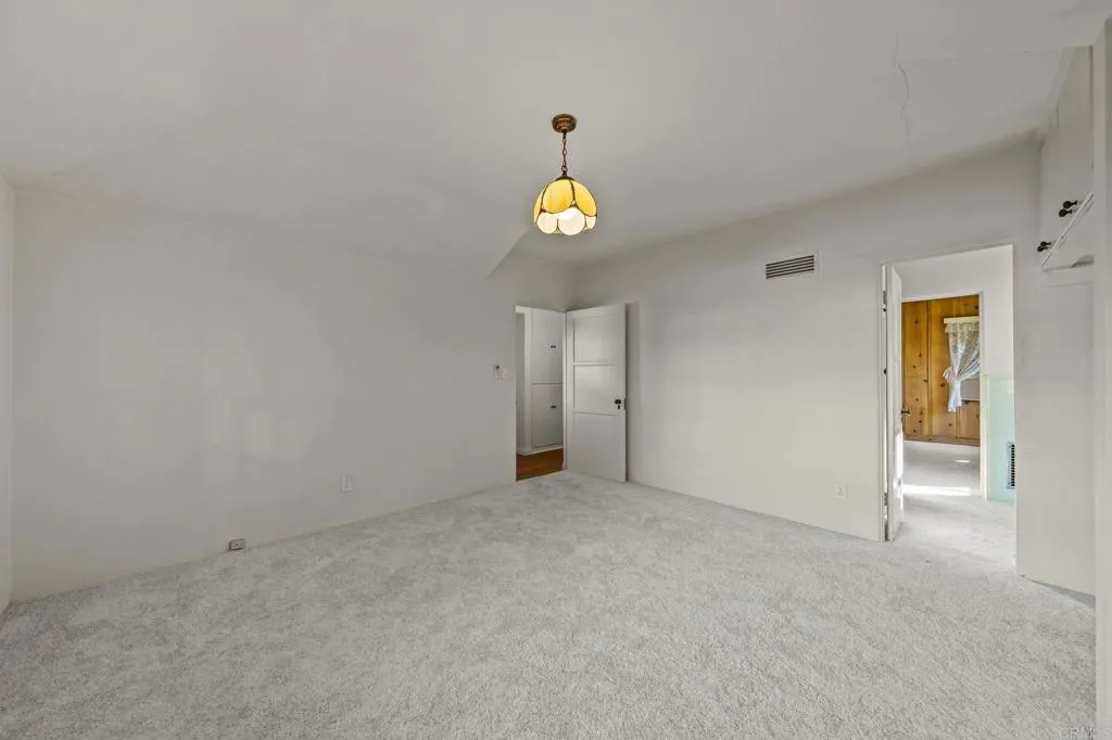 https://cdn.realtyfeed.com/cdn/127/306670987/b06cd737351309ff3f07605335c3b429.webp