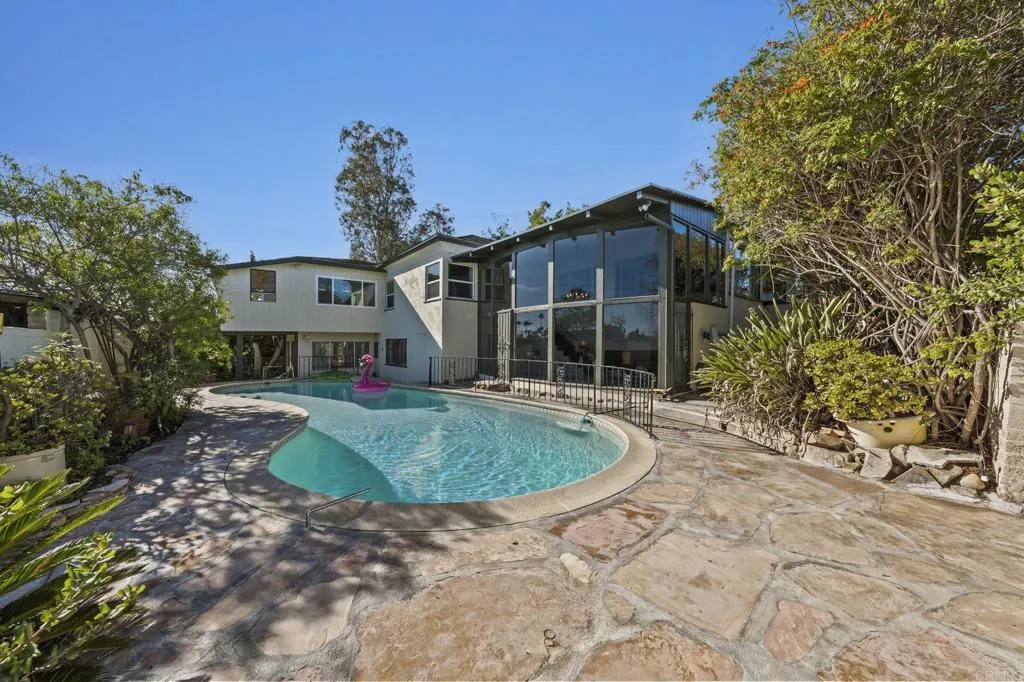 https://cdn.realtyfeed.com/cdn/127/306670987/c4ffd9bbaf314120d36c8542a986827b.webp