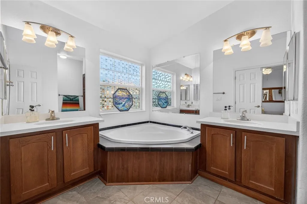 https://cdn.realtyfeed.com/cdn/127/306671128/e3ae4a7d39034fa9ed698e7d5c45694a.webp