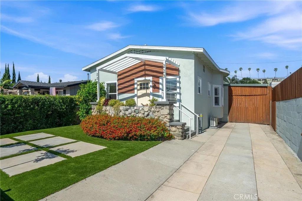 Los Angeles, CA 90042
