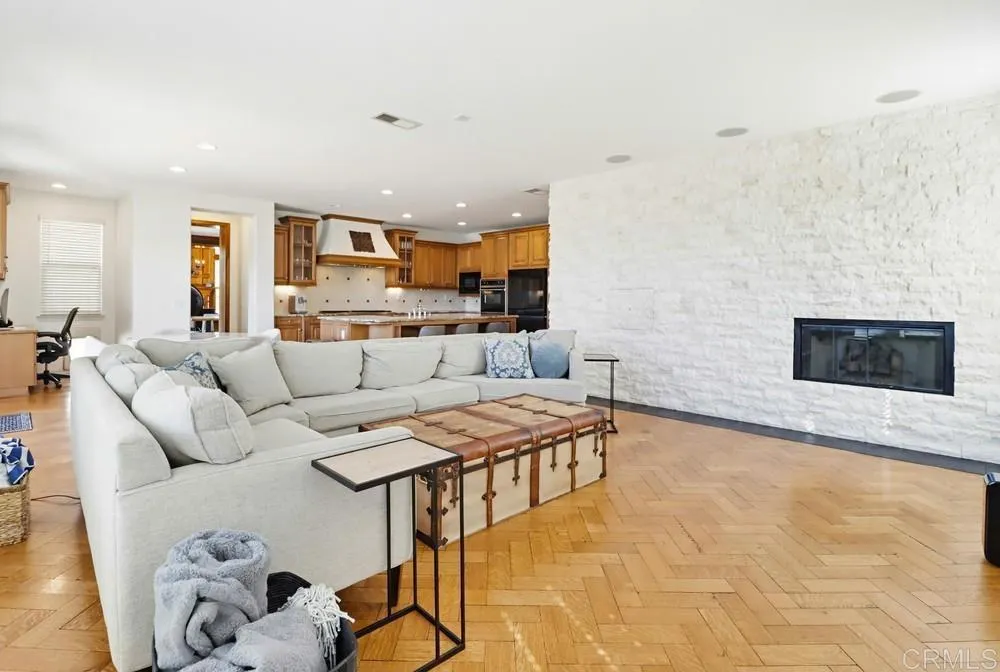 https://cdn.realtyfeed.com/cdn/127/306671213/da98faf4eb1b9a18747724b2431a78d6.webp