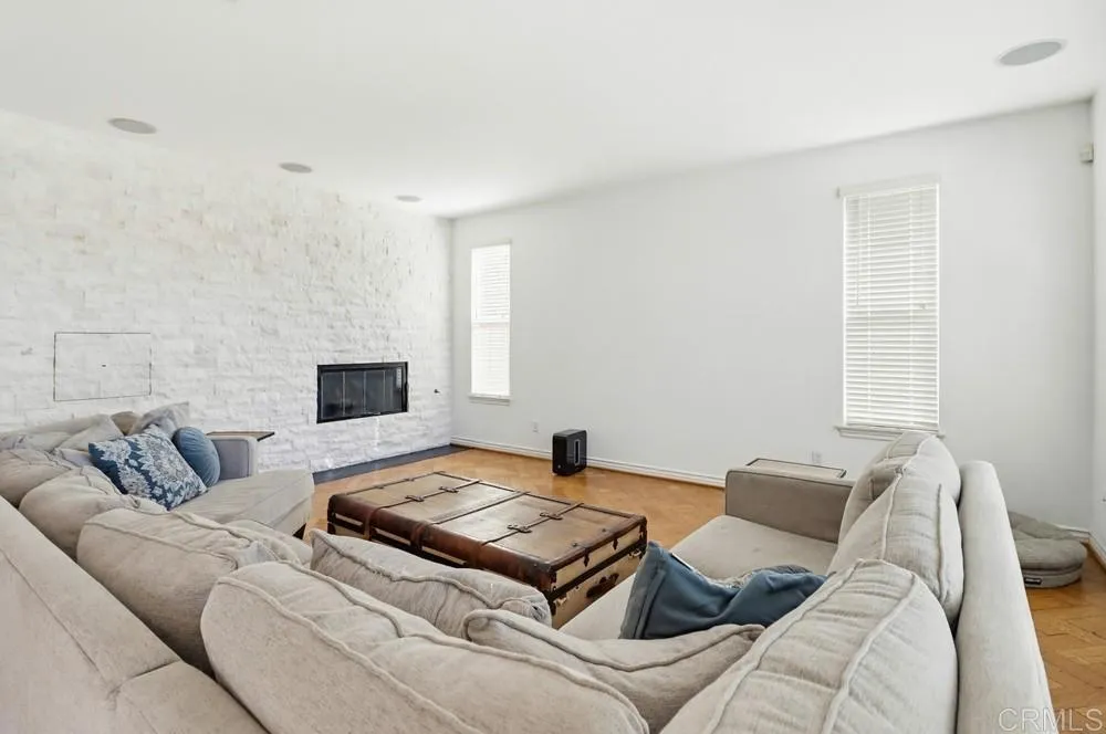 https://cdn.realtyfeed.com/cdn/127/306671213/f3979735fd4842d1821a5536e94883b8.webp