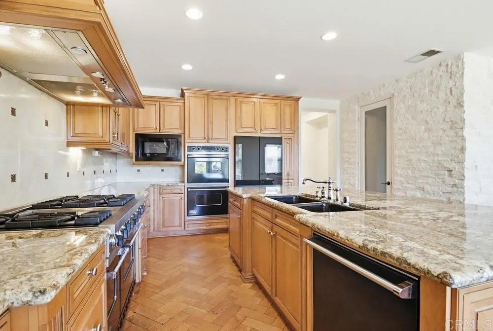 https://cdn.realtyfeed.com/cdn/127/306671213/fff460877f0d758fbebf77e4f437f6c2.webp