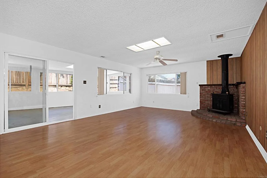 https://cdn.realtyfeed.com/cdn/127/306671244/c20a0cbb7a5bf8200ac9d2f1d523a34d.webp