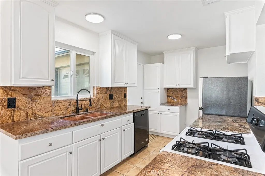 https://cdn.realtyfeed.com/cdn/127/306671270/d61ee3577aa409bb42ae6ecf4f5517af.webp