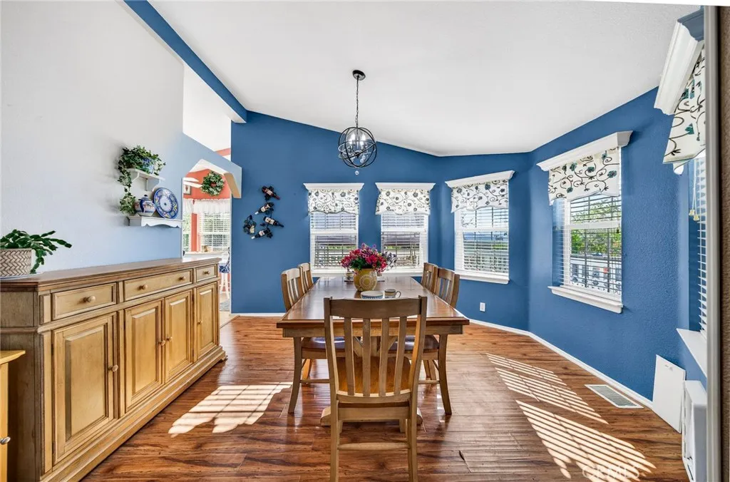https://cdn.realtyfeed.com/cdn/127/306671272/b4a1c75780022a1a0fbcef8407c04831.webp