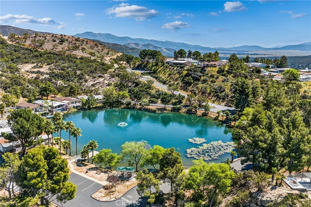https://cdn.realtyfeed.com/cdn/127/306671272/dedd4fcb771e2843d11ea9a8b2136484.webp