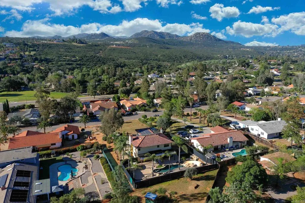 https://cdn.realtyfeed.com/cdn/127/306671329/82e4c8a7669e73435f6521754a303f55.webp