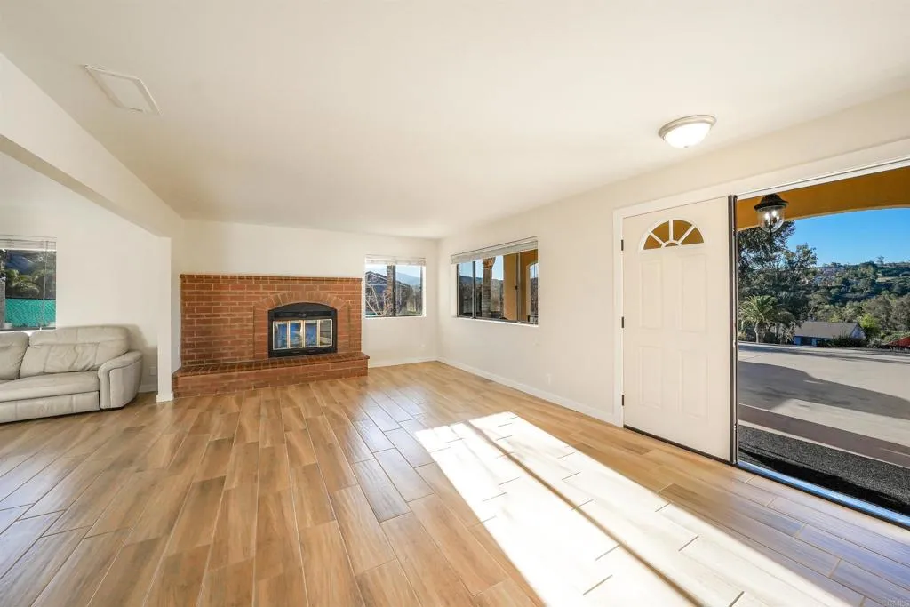 https://cdn.realtyfeed.com/cdn/127/306671329/eb7689d5ab36a0cff8d6ced90031d093.webp
