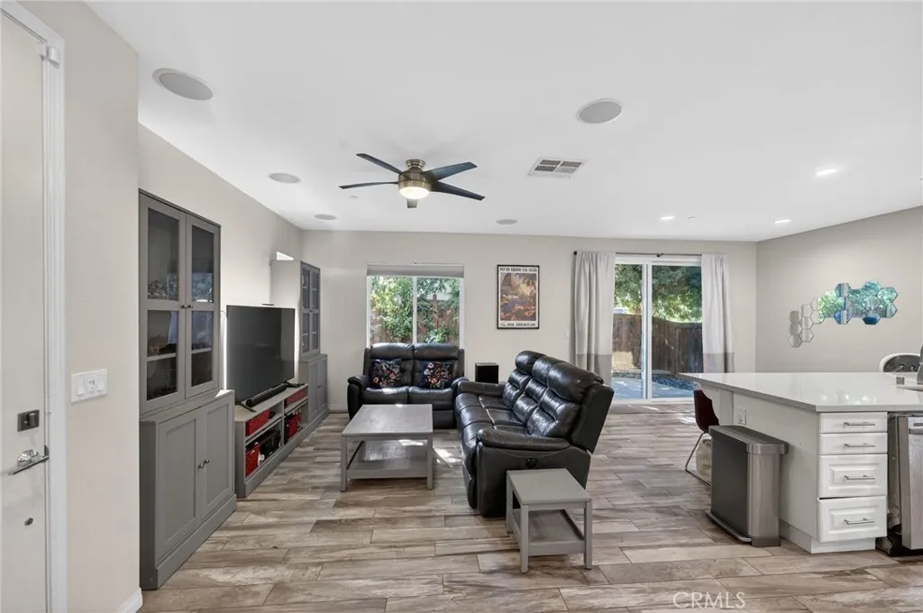 https://cdn.realtyfeed.com/cdn/127/306671352/15e29e3dfc24769d1f74ae9c04f6a93a.webp