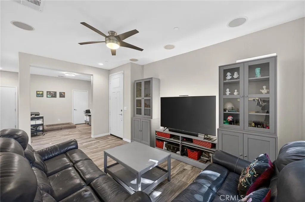 https://cdn.realtyfeed.com/cdn/127/306671352/8a178ddae557a250f3d16263fba92c5b.webp