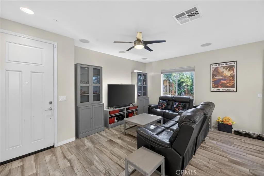 https://cdn.realtyfeed.com/cdn/127/306671352/f647c442796d2b2ea7310fd1f01bf485.webp