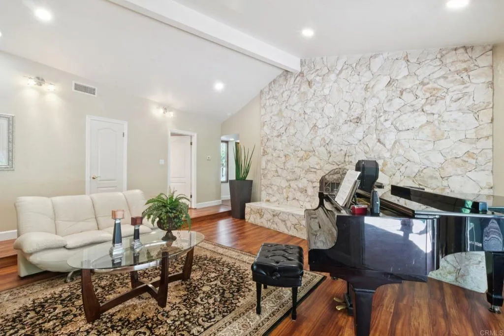 https://cdn.realtyfeed.com/cdn/127/306671447/57b58b3ee8e69dd592c2c497654c1592.webp