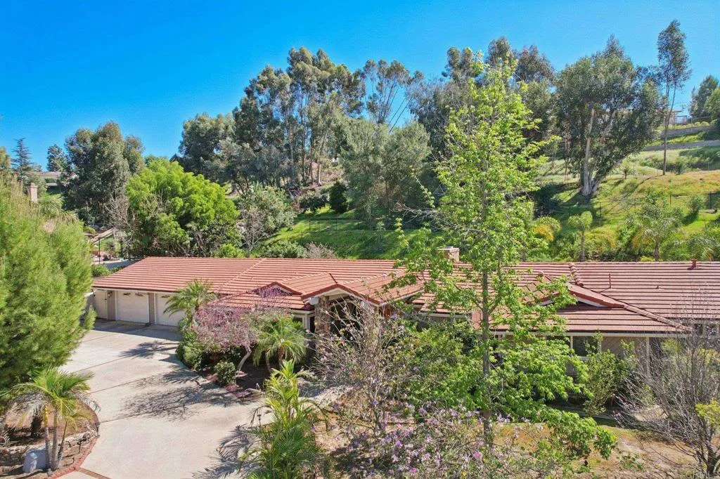 https://cdn.realtyfeed.com/cdn/127/306671447/657e85e00205cd554ea76fabd056f228.webp