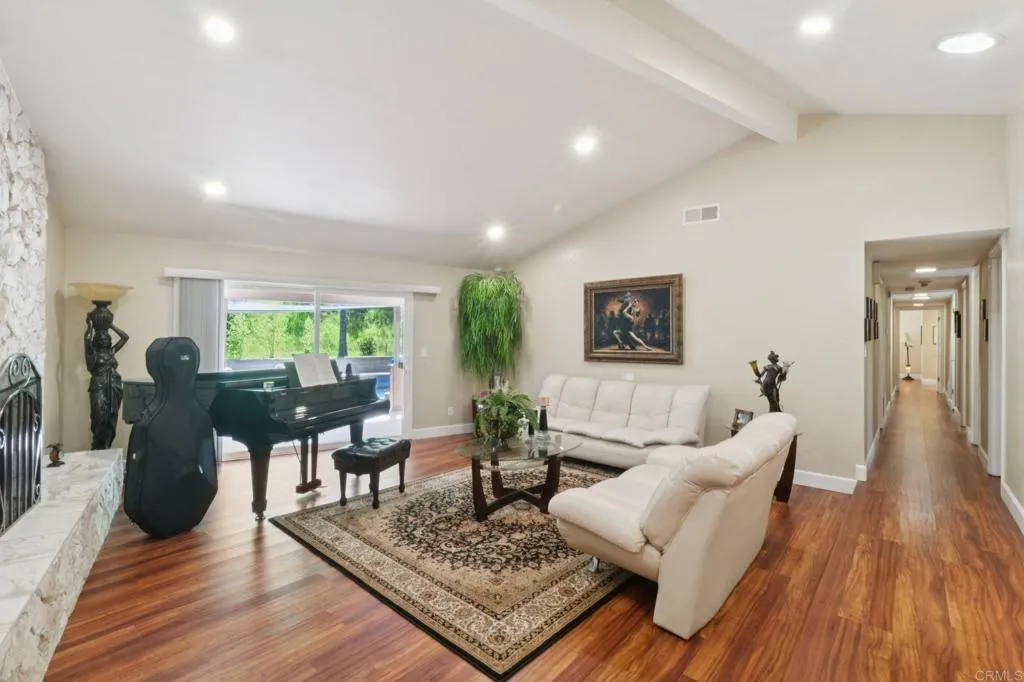 https://cdn.realtyfeed.com/cdn/127/306671447/bc8c505fca3264e4578aed353fb94b92.webp