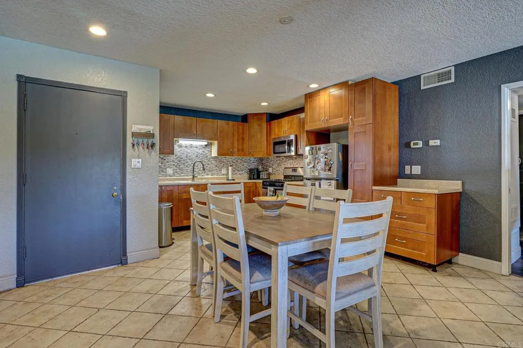 https://cdn.realtyfeed.com/cdn/127/306671497/3655f8c1b5b3a44fdab25c617df0788b.webp