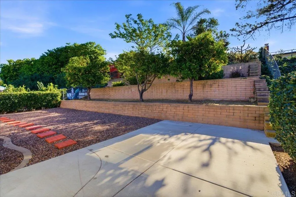 https://cdn.realtyfeed.com/cdn/127/306671744/bad6c6d4c1c2c96af953f4a15b482782.webp