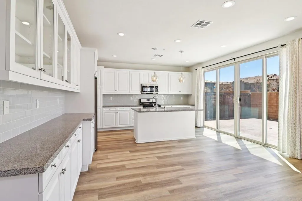 https://cdn.realtyfeed.com/cdn/127/306671753/151fb1041db67f019d3b116c1acbbe57.webp