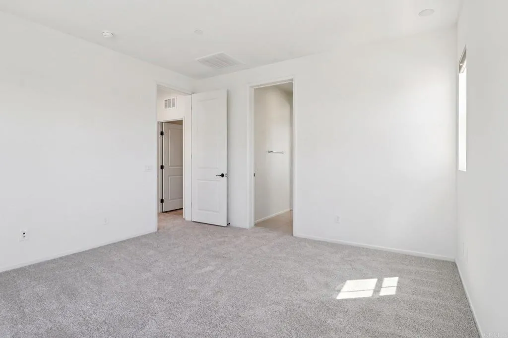 https://cdn.realtyfeed.com/cdn/127/306671753/42ea18829856e84bc97c307601896b28.webp