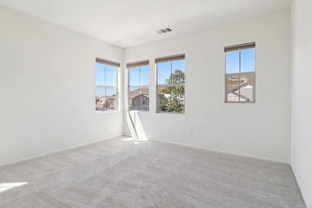 https://cdn.realtyfeed.com/cdn/127/306671753/717dbeae036bc3f23b2c6334c0f9db6d.webp