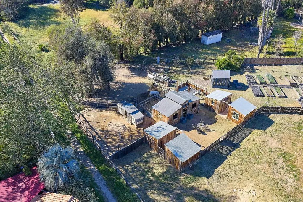 https://cdn.realtyfeed.com/cdn/127/306671763/55fbb9689f4d4a6b67c6ab823c4c63d5.webp