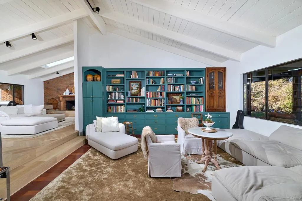 https://cdn.realtyfeed.com/cdn/127/306671763/5f935986f3affd8df9e7f9389b7b0dae.webp