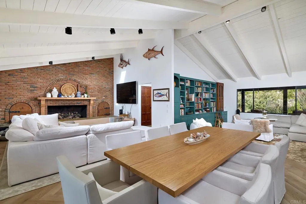 https://cdn.realtyfeed.com/cdn/127/306671763/896d25102b75f40bdc39940ff6255709.webp