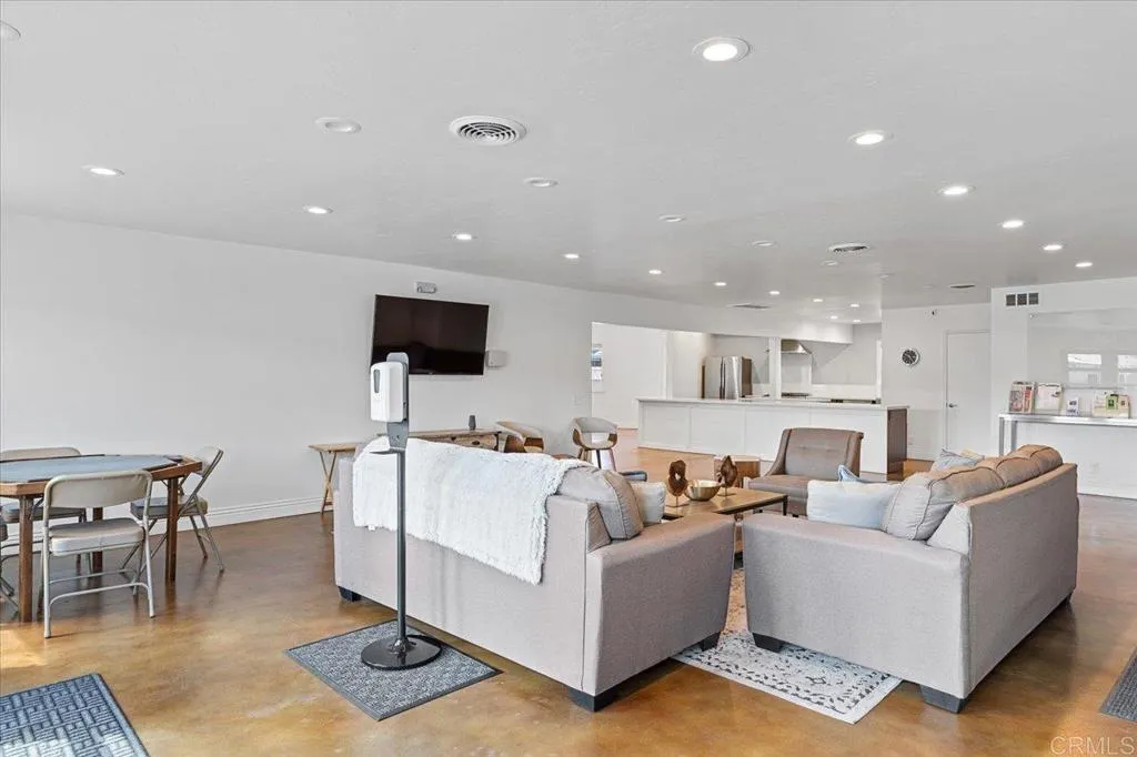 https://cdn.realtyfeed.com/cdn/127/306671866/167149911ba7fe41ab185edbdd7e6e49.webp