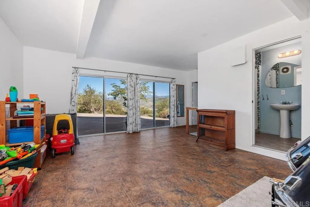 https://cdn.realtyfeed.com/cdn/127/306671875/66d0e5e3e025daac66f9f68cda7b3156.webp