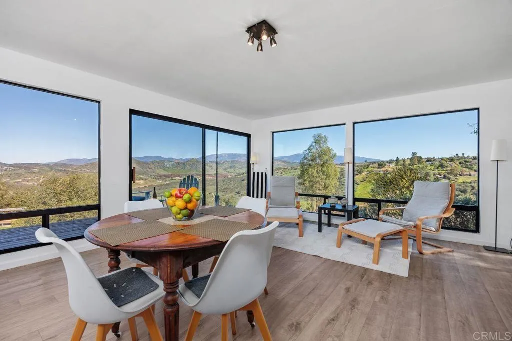https://cdn.realtyfeed.com/cdn/127/306671875/672dd92afa8514cb676a3a9f484f9d2f.webp