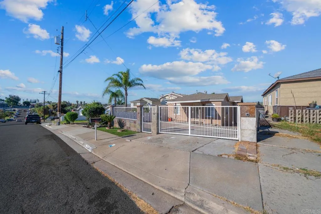 https://cdn.realtyfeed.com/cdn/127/306671932/e7a1d8ca3994509bc3a574abf4e795fc.webp