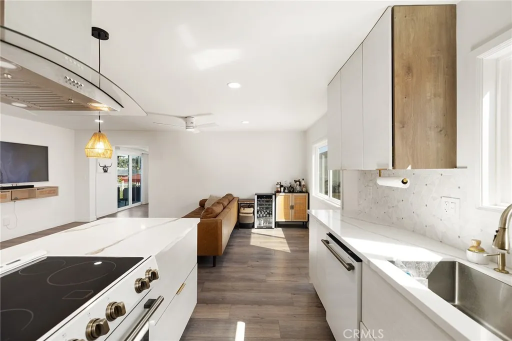 https://cdn.realtyfeed.com/cdn/127/306671949/7cafd8edd1ace67b7e22f5a65be769fd.webp