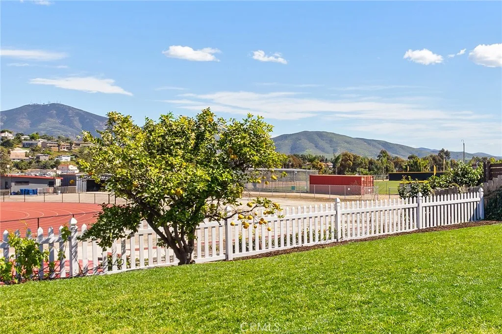 https://cdn.realtyfeed.com/cdn/127/306671949/f1504e09b261ca5b6b15c4a4b1133dbe.webp