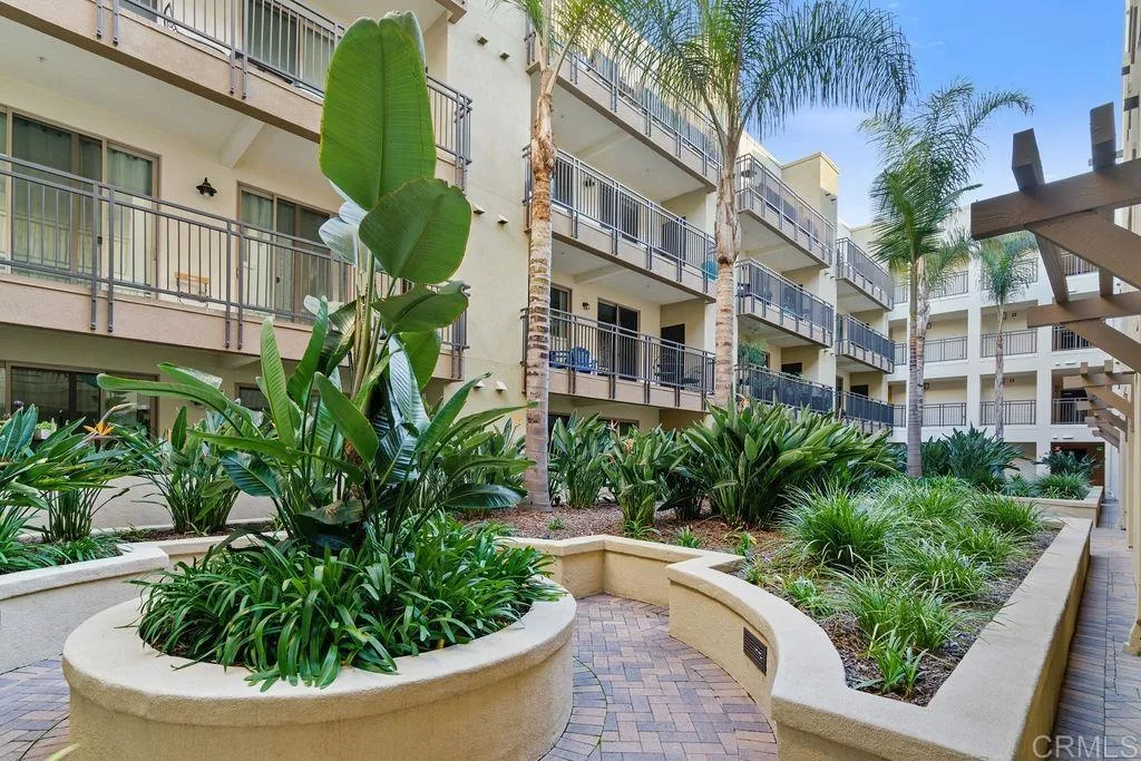 https://cdn.realtyfeed.com/cdn/127/306672179/3d2053ca8985448fa74b37ef28a4a5bb.webp