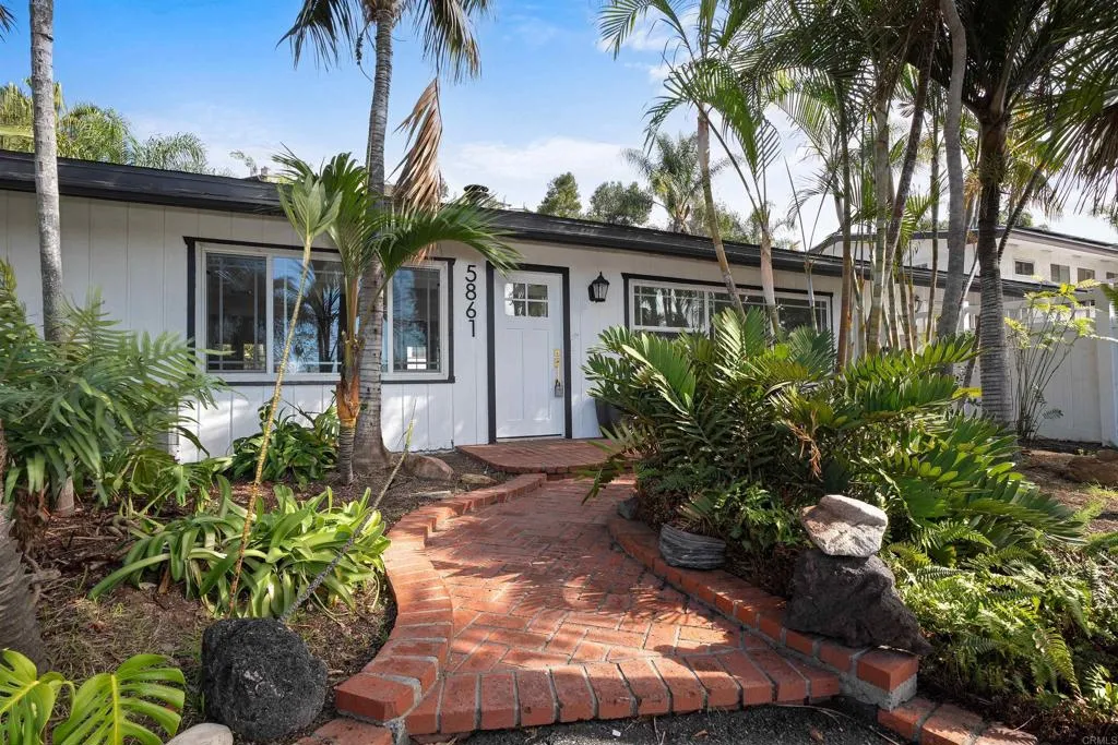 https://cdn.realtyfeed.com/cdn/127/306672189/42cc2d13791430028429c365623a646f.webp